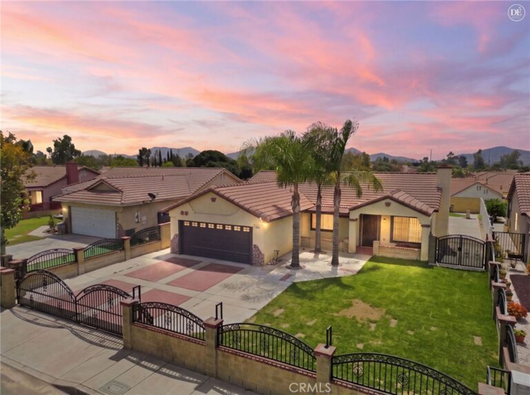 15363 Holly, Fontana