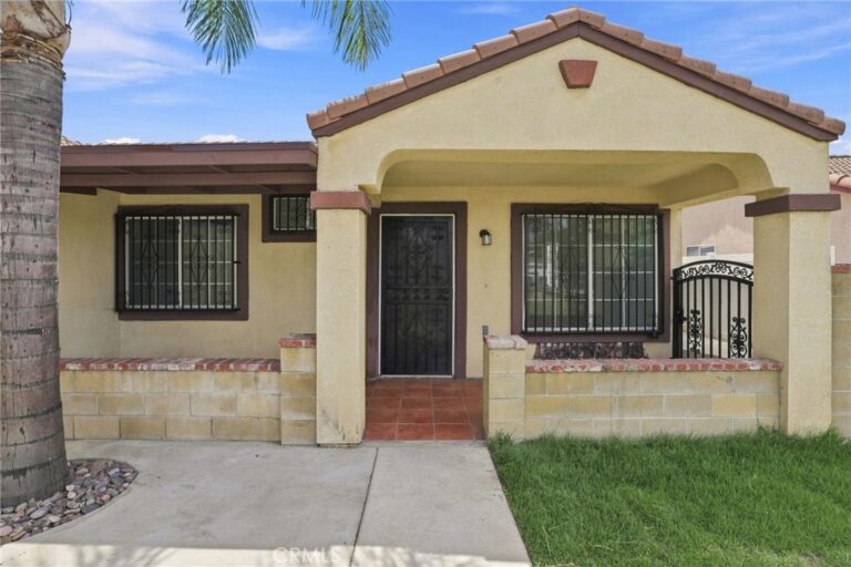 15363 Holly, Fontana