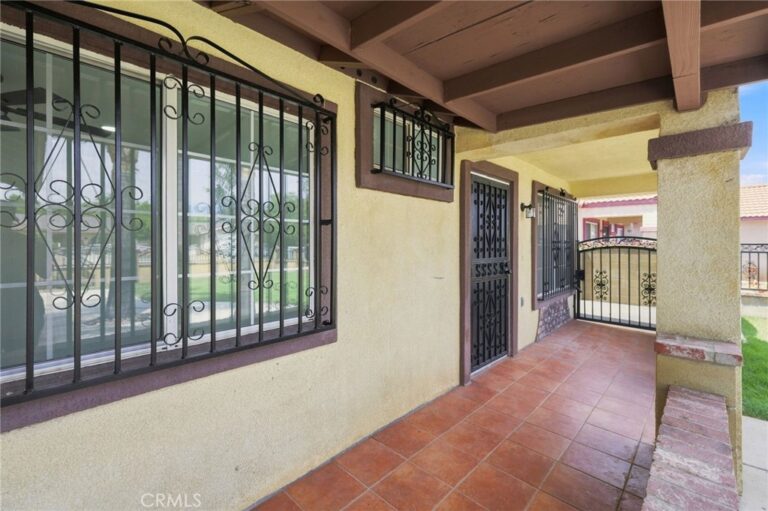 15363 Holly, Fontana