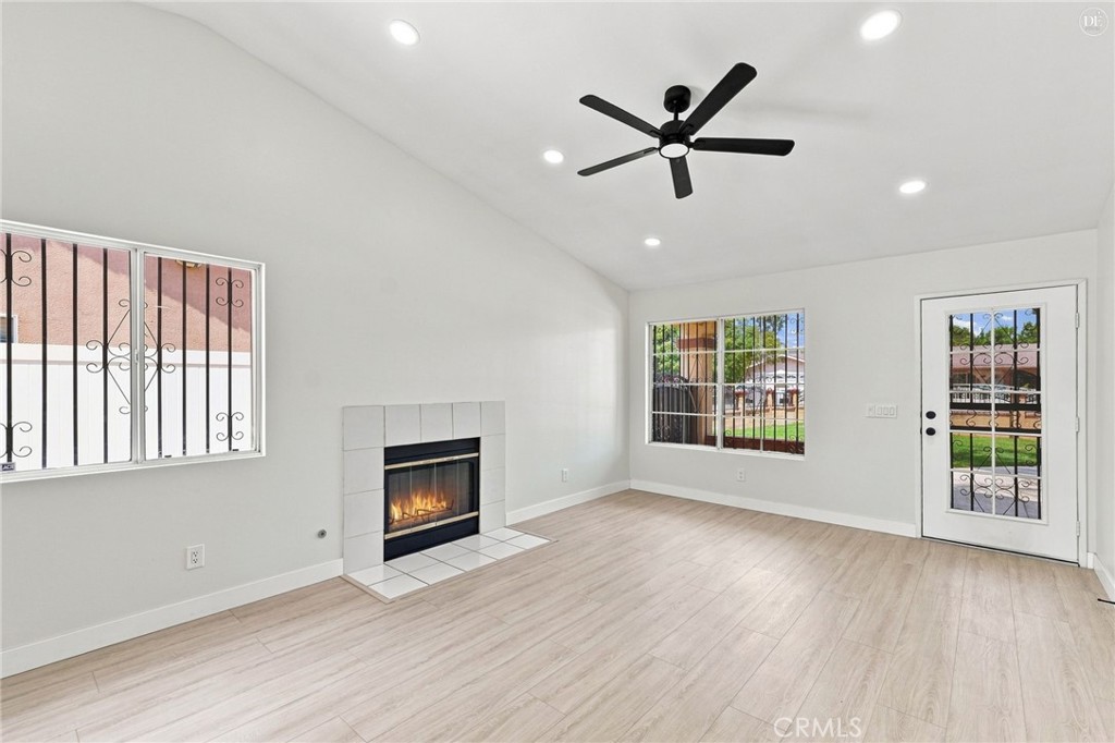 15363 Holly, Fontana