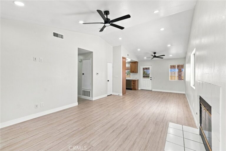 15363 Holly, Fontana