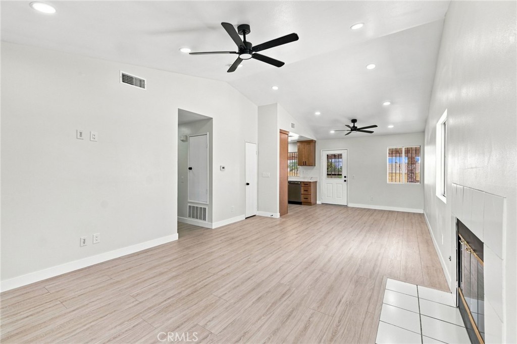 15363 Holly, Fontana