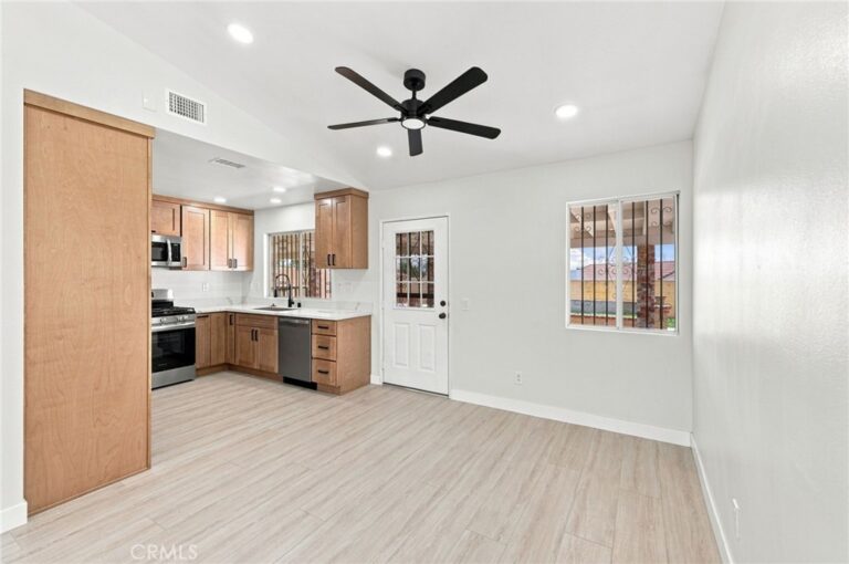 15363 Holly, Fontana
