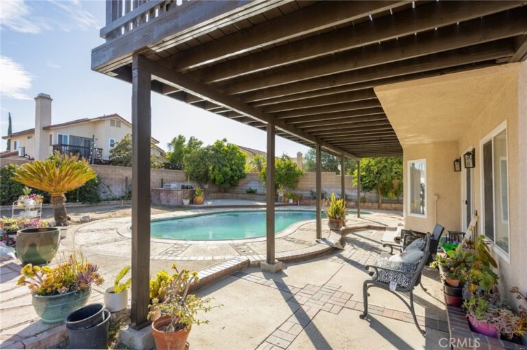 1551 W Via Bello Drive, Rialto