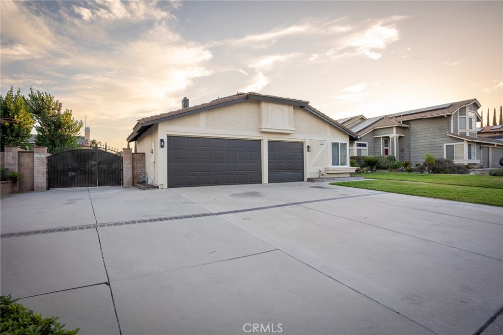 1551 W Via Bello Drive, Rialto