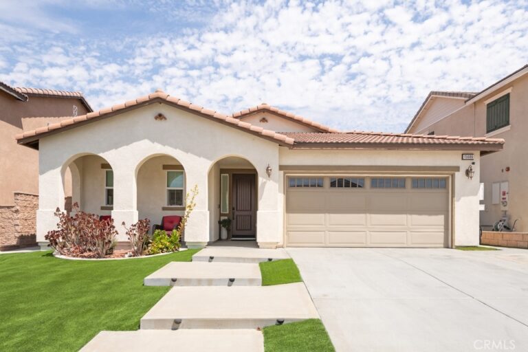 15686 Parry Peak Drive, Fontana