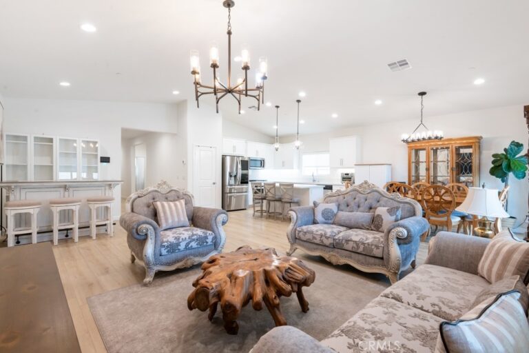 15686 Parry Peak Drive, Fontana