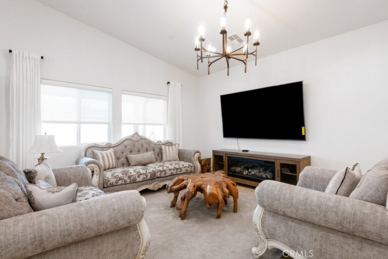 15686 Parry Peak Drive, Fontana