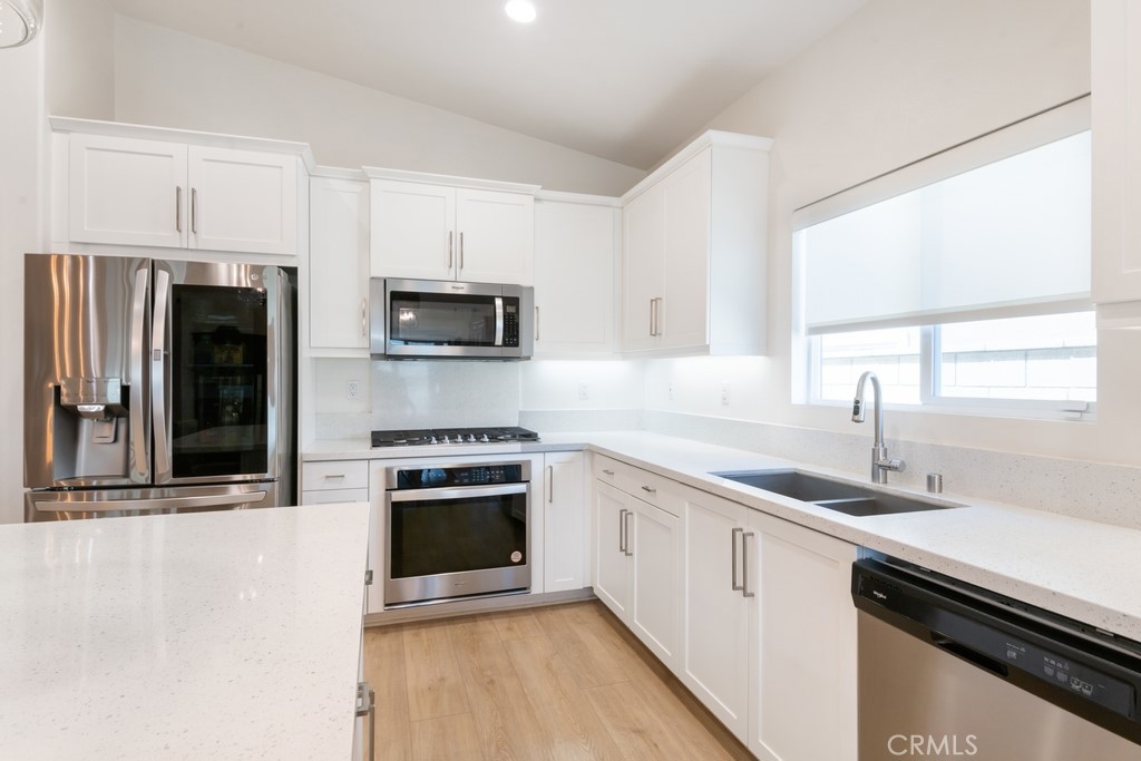 15686 Parry Peak Drive, Fontana