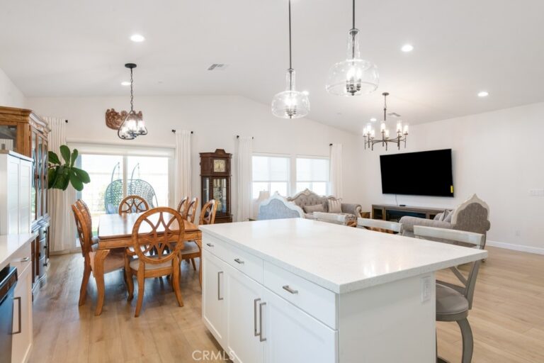 15686 Parry Peak Drive, Fontana