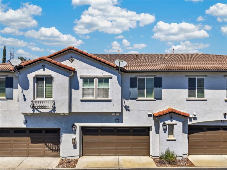 15723 Parkhouse #3, Fontana