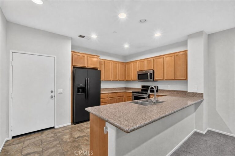 15723 Parkhouse #3, Fontana