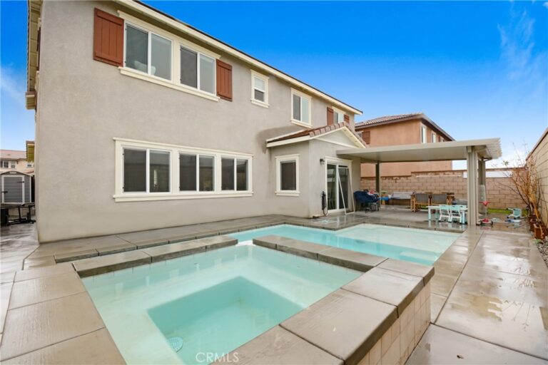 15740 Parry Peak Drive, Fontana