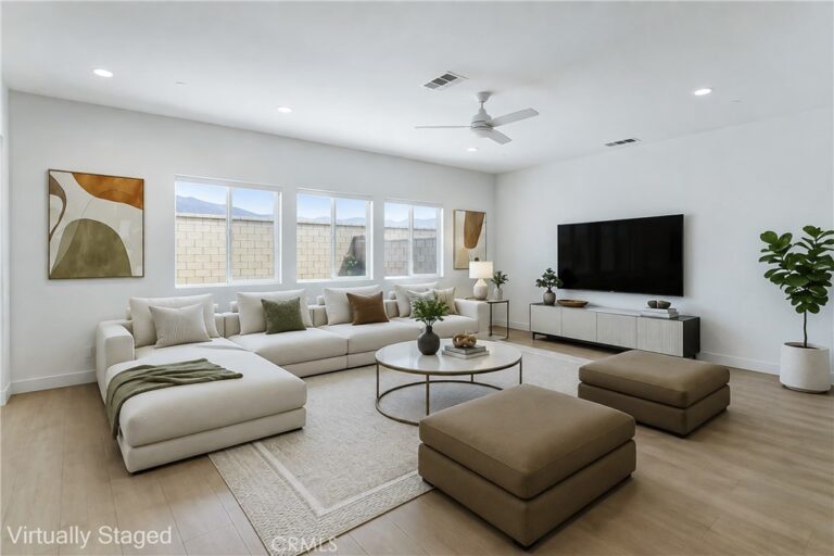 15740 Parry Peak Drive, Fontana