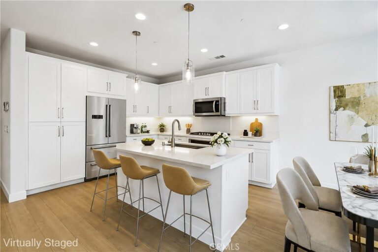 15740 Parry Peak Drive, Fontana
