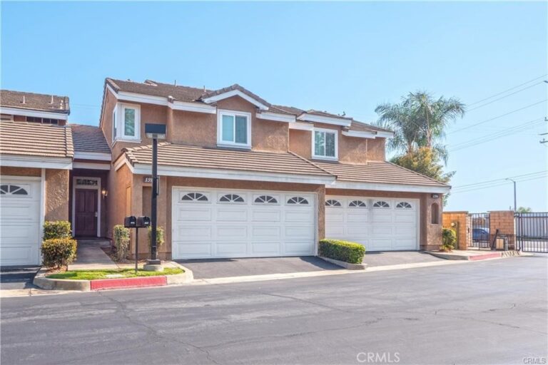 1590 Corte Santana, Upland