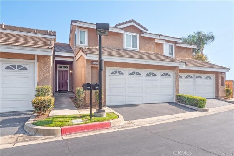 1590 Corte Santana, Upland