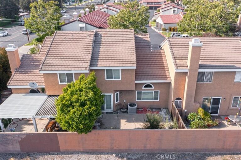 1590 Corte Santana, Upland
