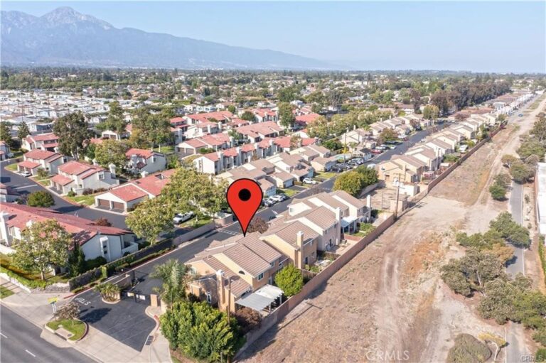 1590 Corte Santana, Upland