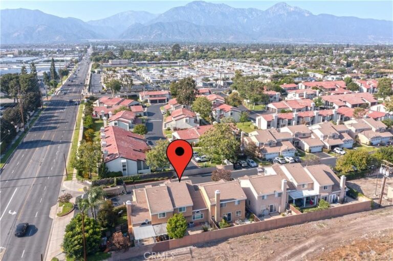 1590 Corte Santana, Upland
