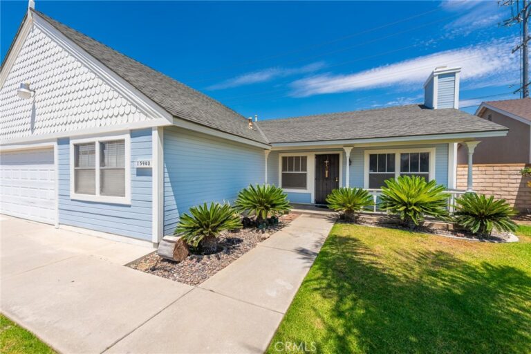 15940 Mesa Dr, Fontana