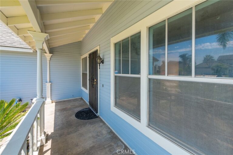 15940 Mesa Dr, Fontana