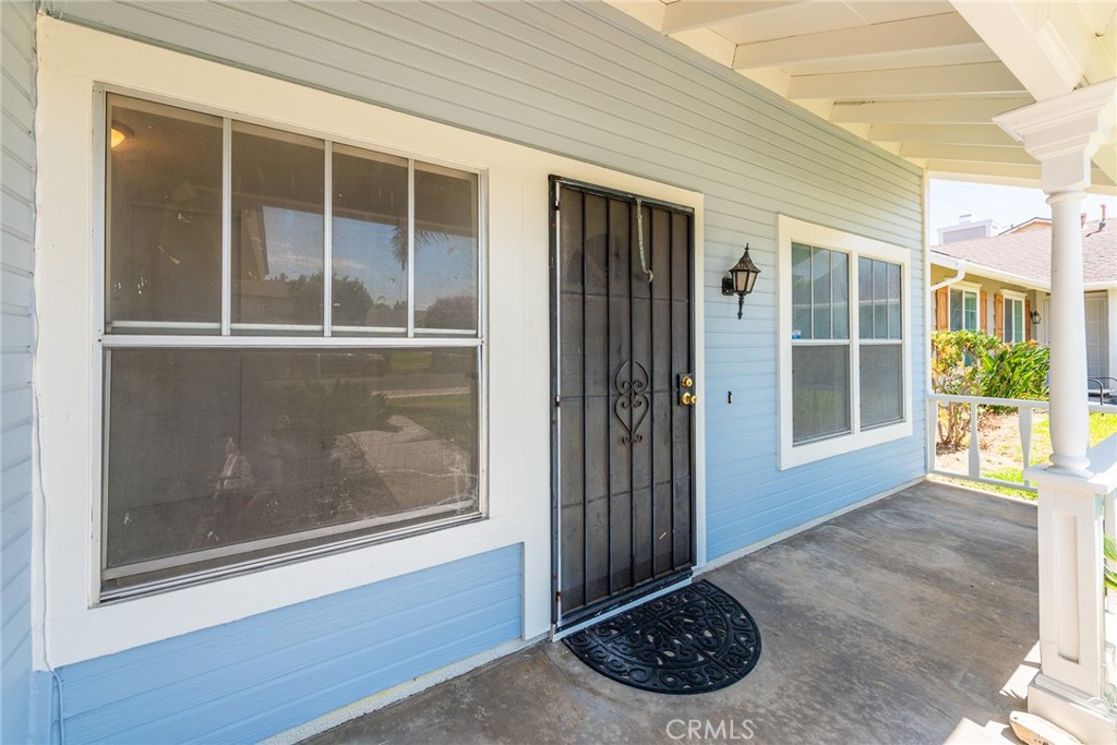 15940 Mesa Dr, Fontana