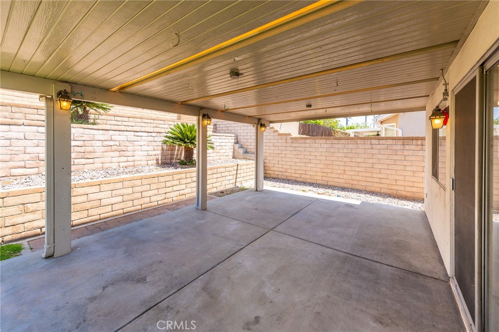 15940 Mesa Dr, Fontana