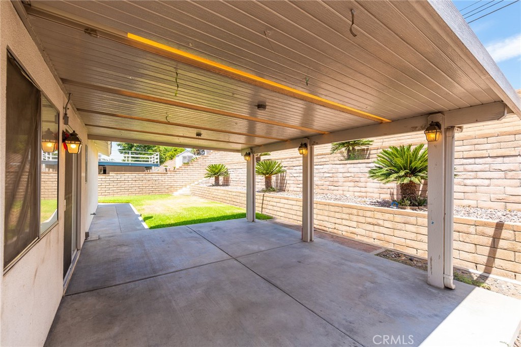 15940 Mesa Dr, Fontana