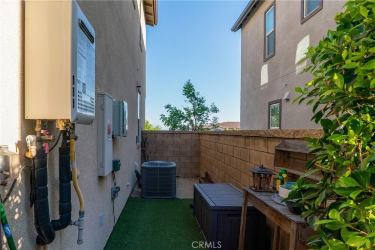 16014 Parkhouse #2, Fontana