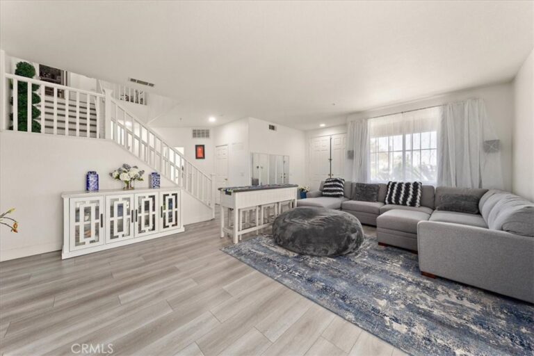 16204 Seminole Way, Fontana