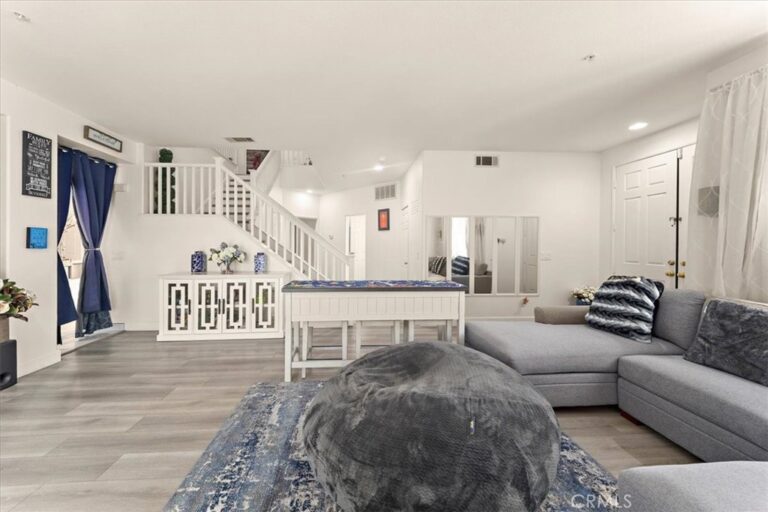 16204 Seminole Way, Fontana