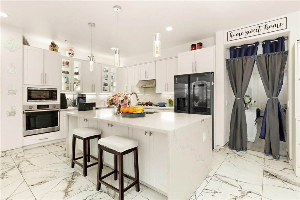 16204 Seminole Way, Fontana