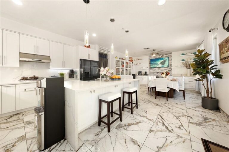 16204 Seminole Way, Fontana