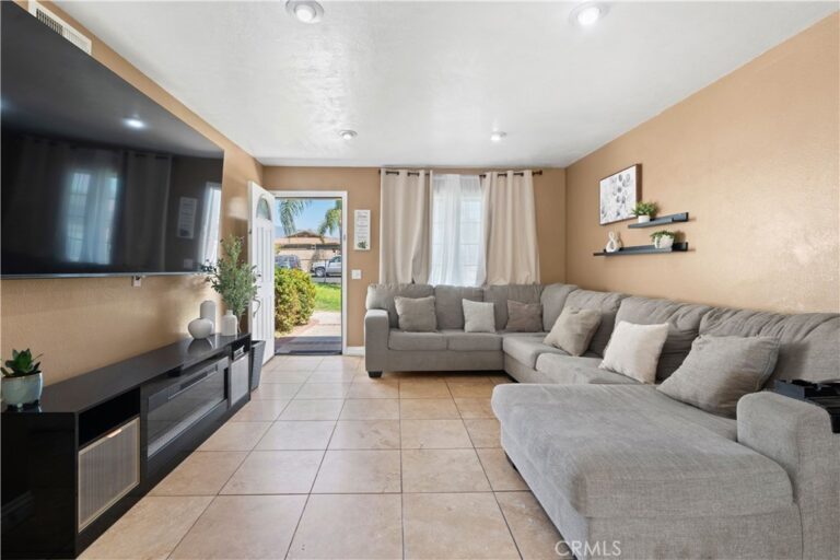 16289 Ramona, Fontana