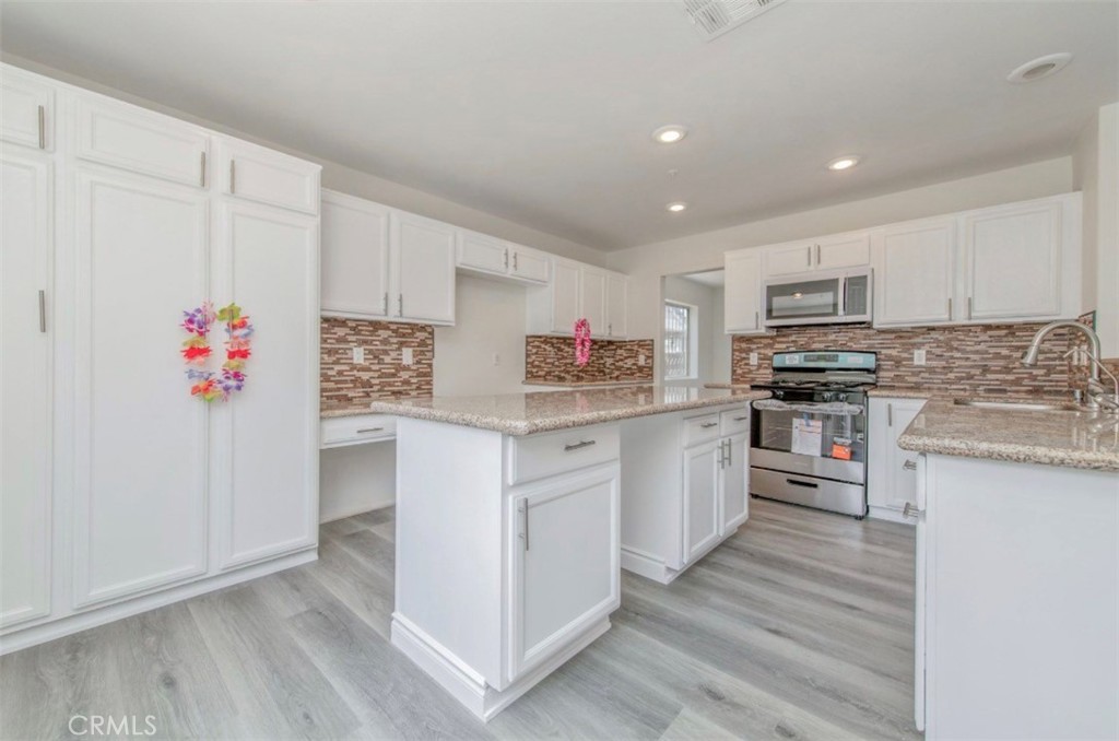 16417 Applegate Drive, Fontana