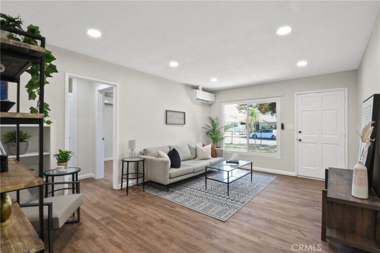 1647 S Huntington Street, Pomona