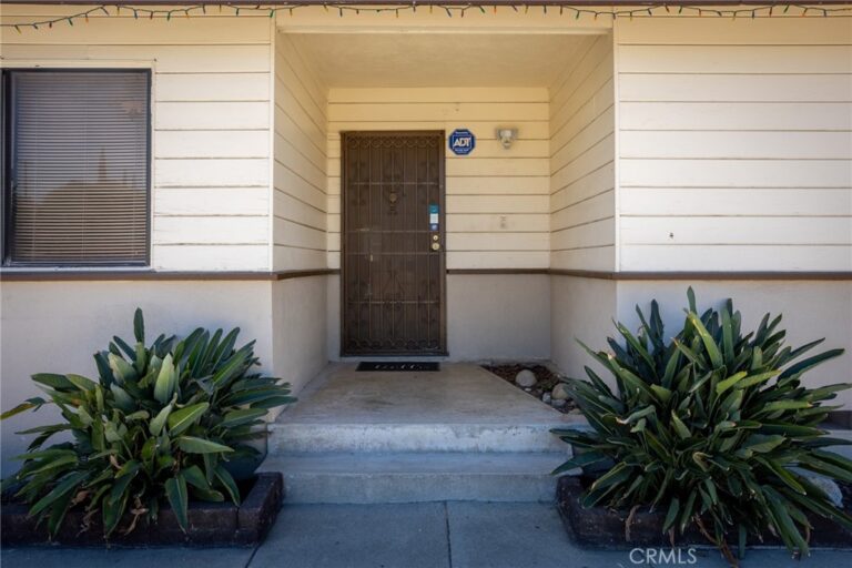 16563 Barbee, Fontana