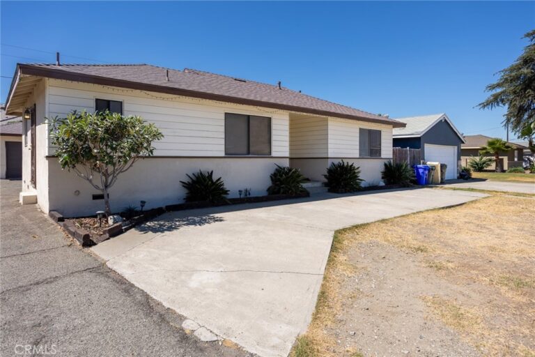 16563 Barbee, Fontana