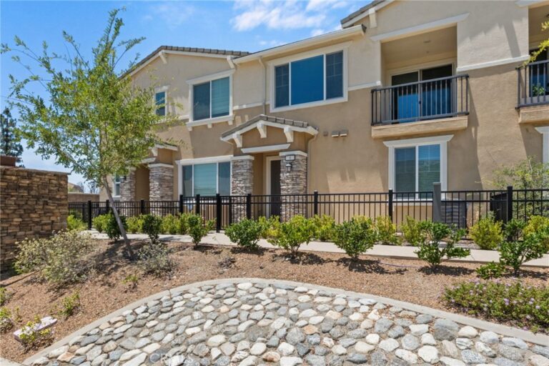 16571 Wyndham #9, Fontana
