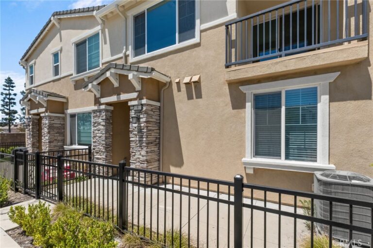 16571 Wyndham #9, Fontana