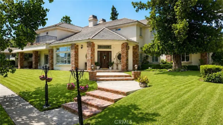 1675 N Quince Way, Upland
