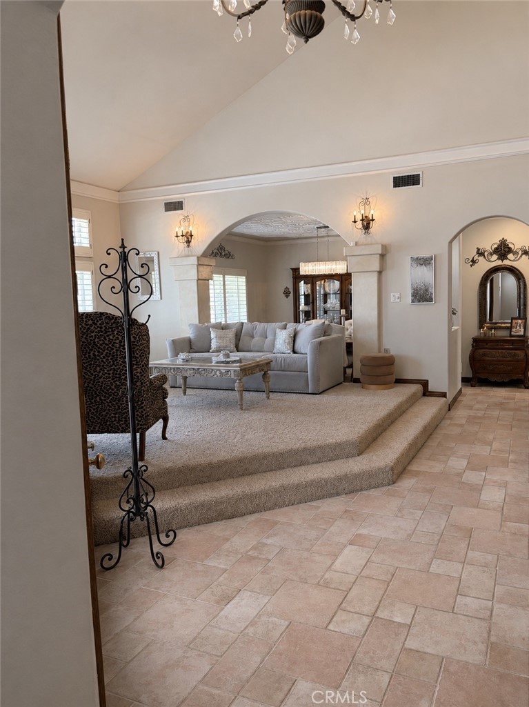 1675 N Quince Way, Upland