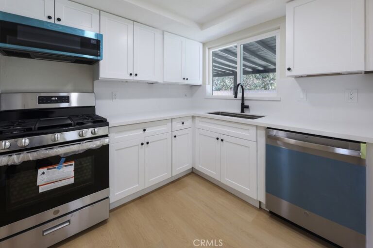 17041 Fairfax, Fontana