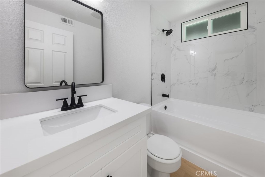 17041 Fairfax, Fontana