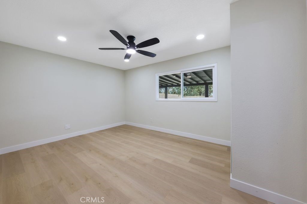 17041 Fairfax, Fontana