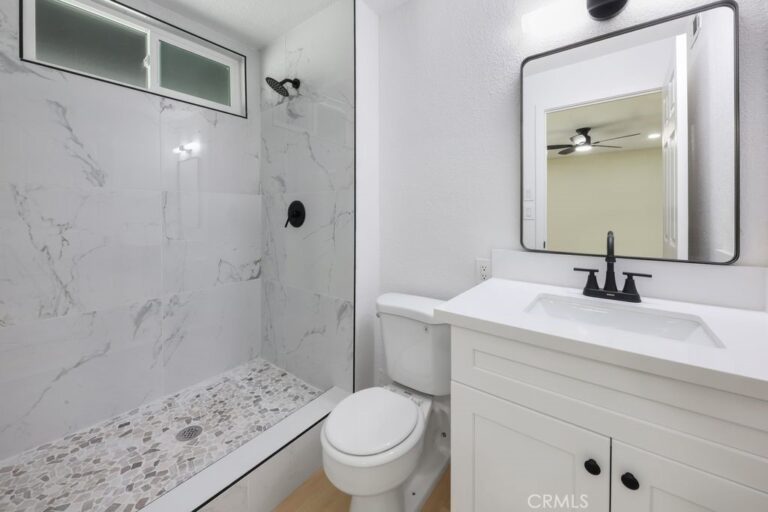 17041 Fairfax, Fontana