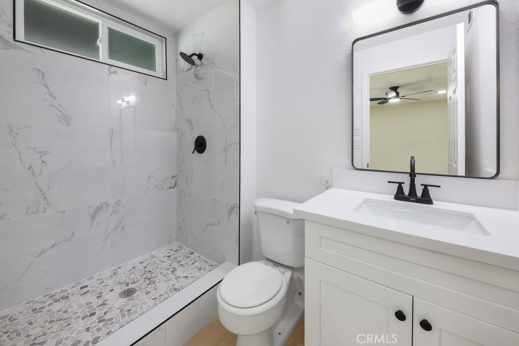 17041 Fairfax, Fontana