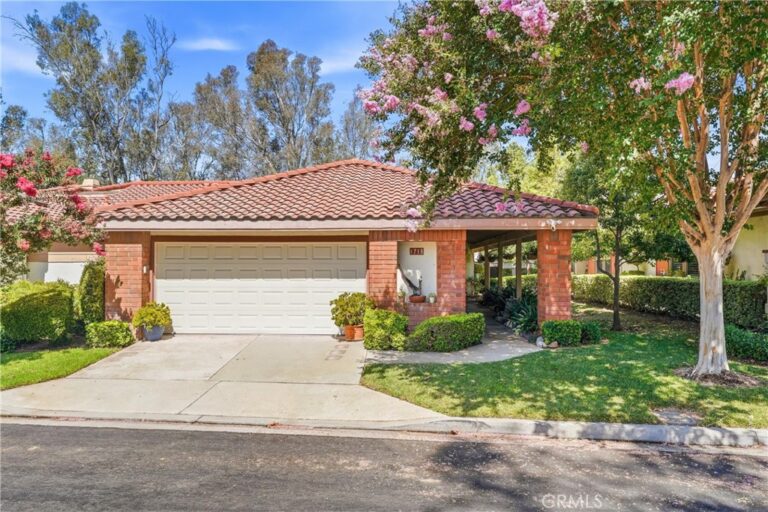 1715 Calle De Oro, Pomona