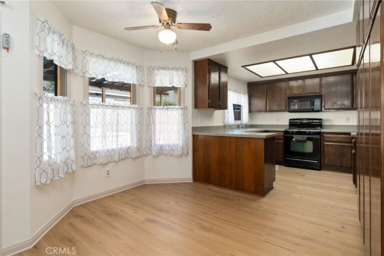 17212 Mariana, Fontana